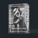 Tarjeta Festiva Navidades minimalistas y simples con fotografía el<br><div class="desc">Elegante tarjeta de Navidades fotográficos con un diseño minimalista y moderno con un sencillo borde y "feliz navidad" sobre tu foto favorita. El interior tiene una segunda imagen junto con tu mensaje personalizado en blanco y negro.</div>
