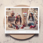 Tarjeta Festiva Navidades mínimos foto retrato familiar moderno ro<br><div class="desc">Elegante tarjeta de felicitación plana con fotografía de vacaciones con tipografía clásica "Felices Fiestas" en negro sobre un fondo blanco minimalista y simple limpio con un borde blanco y un color rojo negrita al revés. La foto, el nombre y el saludo se pueden personalizar fácilmente para un toque personal. Un...</div>