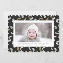 Tarjeta Festiva Navidades modernos de Black Script Gold Pine Mistl