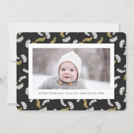Tarjeta Festiva Navidades modernos de Black Script Gold Pine Mistl