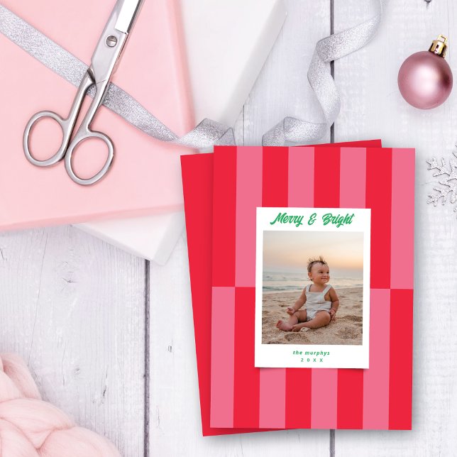 Tarjeta Festiva Navidades modernos de franjas rojas y rosas brilla (Subido por el creador)