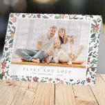 Tarjeta Festiva Navidades modernos Foliage Floral Patrón botánico<br><div class="desc">El diseño está compuesto por un moderno patrón botánico floral floral de vegetación floral. Añadir foto de familia o mascota personalizado. Añadir el nombre de la familia y el año.</div>