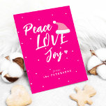 Tarjeta Festiva Navidades modernos paz amor alegría guión rosa<br><div class="desc">Moderna y moderna tipografía casual Navidades de la paz  el guión de la alegría del amor con un poco de corazón y Santa hat haciendo de los bonitos una tarjeta de saludo rosado caliente de vacaciones Navidades.             Personalízalo con su apellido y texto en ambos lados!</div>
