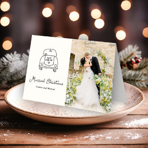 Tarjeta Festiva Navidades modernos recién casados con carros dibuj