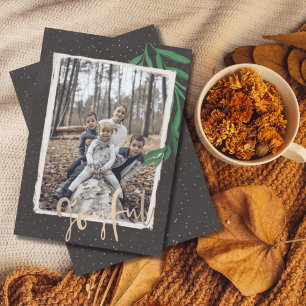 Tarjeta Festiva Navidades modernos y alegres de follaje y fotograf