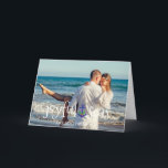 Tarjeta Festiva Navidades náuticos de Joyful Seas Beach<br><div class="desc">Alegres Navidades del clima cálido de los mares con ancla náutica y holly. Plantilla de fotografía con licencia de Pixabay bajo CC0 y que debe ser reemplazada por su propia foto</div>