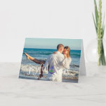 Tarjeta Festiva Navidades náuticos de Joyful Seas Beach<br><div class="desc">Alegres Navidades del clima cálido de los mares con ancla náutica y holly. Plantilla de fotografía con licencia de Pixabay bajo CC0 y que debe ser reemplazada por su propia foto</div>