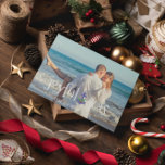 Tarjeta Festiva Navidades náuticos de Joyful Seas Beach<br><div class="desc">Alegres Navidades del clima cálido de los mares con ancla náutica y holly. Plantilla de fotografía con licencia de Pixabay bajo CC0 y que debe ser reemplazada por su propia foto</div>