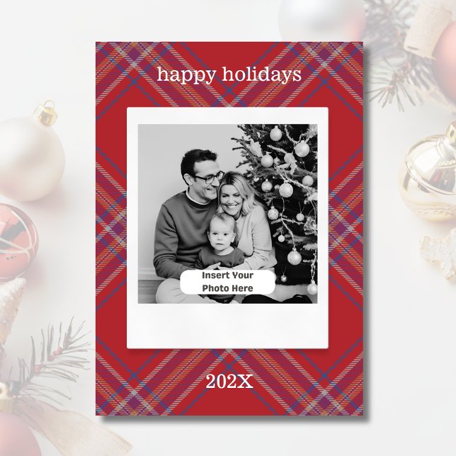 Tarjeta Festiva Navidades personalizados con estilo de fotografía  (Modern Retro Photo Style Personalized Flat Christmas Card. Red Tartan.)