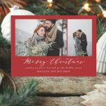 Tarjeta Festiva Navidades rojos guión moderno 2 foto<br><div class="desc">Una hermosa tarjeta de Navidades fotográficos,  perfecta para enviar deseos de vacaciones a la familia y amigos. Un diseño minimalista elegante con un texto de guión impresionante. Personalizar el color del diseño para personalizar tu tarjeta. Parte de una colección.</div>