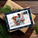 Tarjeta Festiva Navidades rompen una foto clásica marina<br><div class="desc">Una colorida manta de Navidades azul marino crea un fondo festivo para tu foto horizontal y mensaje personalizado. Con sus brotes rojos, verdes, amarillos y azules, esta tarjeta de vacaciones dorada es perfecta para enviar vítores a amigos y familia. La parte de atrás es una armada que hace juego e...</div>