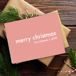 Tarjeta Festiva Navidades rosados de Rubor | Limpieza Minimalista<br><div class="desc">Sencilla y elegante "feliz Navidad" cita la tarjeta de saludo con tipografía moderna en blanco sobre un fondo rosa oscuro en un minimalista estilo escandinavo de diseño escandinavo. La tarjeta puede ser fácilmente personalizada con su propio saludo de vacaciones, nombre familiar y año para hacer una tarjeta de vacaciones para...</div>