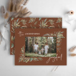 Tarjeta Festiva Navidades simples con fotos botánicas elegantes de<br><div class="desc">Foto botánica elegante de Natura lbrown diseño simple de Navidades de escritura alegre diseño de tarjeta.</div>