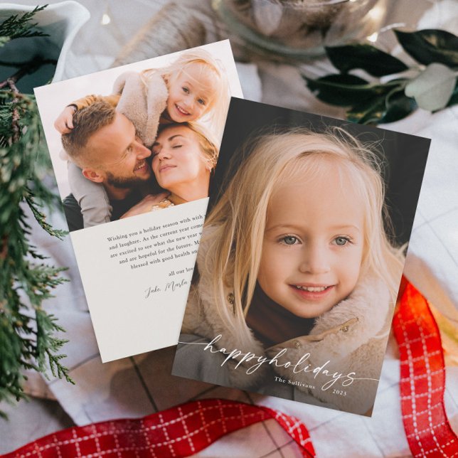 Tarjeta Festiva Navidades simples de fotografías manuscritas (Minimal happy holidays photo holiday card with handwritten overlay type and simple photo backer.)
