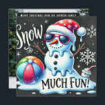 Tarjeta Festiva Navidades Snowman Bolas de nieve muy divertido<br><div class="desc">Diseño acogedor y personalizado de vacaciones con la frase "Feliz Navidad de la familia Johnson" que puedes cambiar. ¡Traiga la diversión del verano a su decoración de vacaciones con este original adorno! Con un muñeco de nieve derritiéndose en el calor, rodeado de objetos clásicos de verano como una bola de...</div>