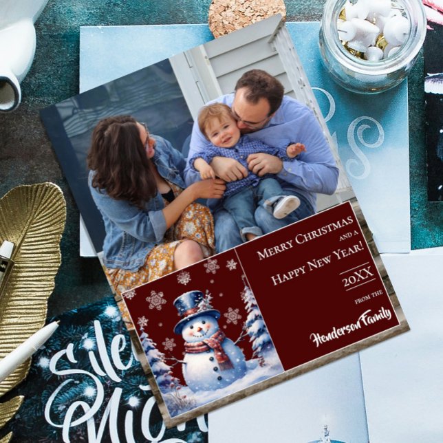 Tarjeta Festiva Navidades Snowman de Winter Forest | Roja (Red Winter Forest Snowman Christmas Photo Holiday Card)