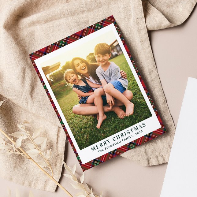Tarjeta Festiva Navidades Stewart del clan fotográfico familiar Pl (Plaid Family Photo Stewart Tartan Christmas Greetings Card)