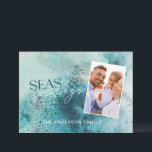 Tarjeta Festiva Navidades turquesa mares y saludos moda moderna H<br><div class="desc">Tropical cálido color turquesa Navidad mares y saludos moderno y elegante diseño de tarjetas de vacaciones. Elegante diseño azul y coralino de conchas marinas.</div>