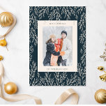 Tarjeta Festiva Navidades Vintage Navy Greenery Dos Foto Vertical<br><div class="desc">Envíe sus cálidos deseos de vacaciones con un toque de encanto intemporal con esta tarjeta de vacaciones de Navidades de la Marina Vintage. Con un fondo marino profundo adornado con elegantes toques verdes y espacio para dos fotos verticales, esta carta combina con gusto elementos clásicos de vacaciones con un toque...</div>