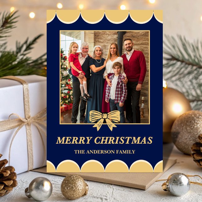 Tarjeta Festiva Navy & Gold Bow Scalloped Family Christmas Photo (Subido por el creador)