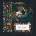 Tarjeta Festiva Negrita Retro Cítrico y Floral | Foto de Vacacione<br><div class="desc">Esta elegante tarjeta de vacaciones con foto presenta un saludo floral enmarcado en la parte delantera y un patrón colorido en la parte trasera, que incluye rodajas de naranja, flores, ramas de pino, copos de nieve, bayas, hojas y ramitas. ¡Todo el arte fue creado exclusivamente por Orabella Prints, no encontrarás...</div>