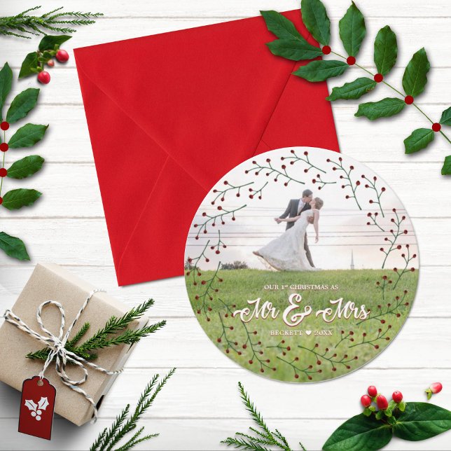 Tarjeta Festiva Newlyweds 1st Christmas Mr & Mrs Holly Photo (Subido por el creador)