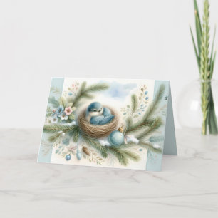 Tarjeta Festiva Nido de pájaro azul con adornos en pinos de invier