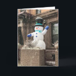 Tarjeta Festiva Nieve del Upper West Side del Snowman New York Cit<br><div class="desc">El diseño presenta una fotografía original en color de un muñeco de nieve inflable ondeando en la nieve. Fotografía en el Upper West Side de Manhattan. Esta fotografía también está disponible en otros productos. En esta tienda también hay muchas otras fotografías de la ciudad de Nueva York y de la...</div>