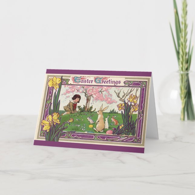 Tarjeta Festiva Niño añejo en una cacería de huevos de Pascua con  (Anverso)