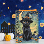 Tarjeta Festiva Noche Purr-fectamente espeluznante van Gogh Style<br><div class="desc">Esta encantadora tarjeta de felicitación de Halloween presenta un diseño impresionante inspirado en el estilo icónico de Vincent van Gogh. La parte delantera muestra un gato negro sobre un caprichoso gorra de bruja puntiaguda, rodeado de varias calabazas. El telón de fondo es un fascinante giro de estrellas y una luna...</div>