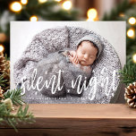 Tarjeta Festiva Noche silenciosa Navidades modernos foto bebé<br><div class="desc">Noche silenciosa Navidades modernos tarjeta de vacaciones para bebés. Personalice este diseño personalizado con su propia foto,  texto y colores.</div>