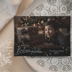 Tarjeta Festiva Noir moda cree en la magia de los navidades