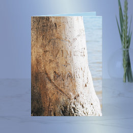 Tarjeta Festiva Nuestro amor tallado en un árbol
