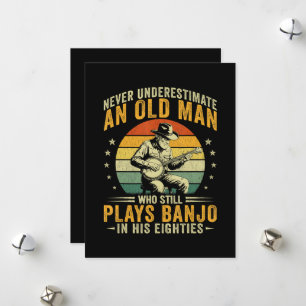 Tarjeta Festiva Nunca Subestimes a un Hombre Mayor que Toca Banjo