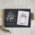 Tarjeta Festiva Oh Guión De La Noche Santo Foto Rústica Del Cartón<br><div class="desc">Oh, noche sagrada las estrellas brillan... Envíe saludos de vacaciones con esta tarjeta de foto de vacaciones de personalizable. Presenta letras del guión "Oh noche sagrada" con un patrón festivo en un falso pizarrón. Personalice agregando nombres, fotos y otros detalles. Esta tarjeta de vacaciones también será perfecta como anuncio de...</div>