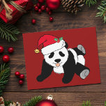 Tarjeta Festiva Oso Panda de Navidades rojos curados en Santa Hat<br><div class="desc">Este lindo oso panda de vacaciones en un sombrero de Santa es una hermosa tarjeta de Navidades animales salvajes para una persona que ama a los osos panda.</div>