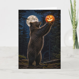 Tarjeta Festiva Oso Pardo de Halloween con Jack-o-Lantern