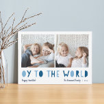 Tarjeta Festiva Oy to the World | 2 Foto Hanukkah<br><div class="desc">La fantástica tarjeta de fotos Hanukkah presenta dos de tus fotos familiares favoritas en un formato cuadrado alineado lado a lado. "Oy to the World" aparece debajo de la letra azul recortada. Personalice con su nombre o apellidos, el saludo de personalizados y el año a lo largo de la parte...</div>
