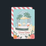Tarjeta Festiva Palm Tree Beach Chairs Navidades del Globe de Niev<br><div class="desc">Esta bonita tarjeta de vacaciones para Navidades cuenta con un globo de nieve con tumbonas,  paraguas,  cócteles y palmeras. El lado inverso presenta un fondo blanco con rayas diagonales rosadas. Personalízalo para tus necesidades. Puedes encontrar productos coincidentes en mi tienda.</div>
