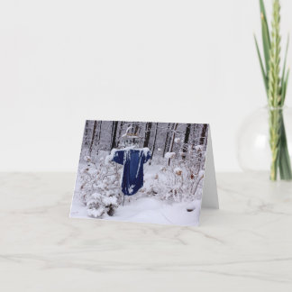 Tarjeta Festiva parado en la nieve...