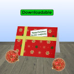 Tarjeta Festiva Parcela de navidades rojos de la familia Brother<br><div class="desc">Saludos personales de Navidad para tu hermano y su familia. La tarjeta tiene la apariencia de un paquete con un colorido patrón de copos de nieve estilizados en colores dorados y verdes sobre un fondo rojo. El paquete está atado con una "cinta" dorada, y tiene una "etiqueta de regalo" con...</div>
