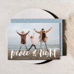 Tarjeta Festiva Paz y luz | Foto completa Hanukkah<br><div class="desc">Las modernas tarjetas de fotos de Hanukkah muestran tu imagen favorita con "Paz y luz" colocada en una tipografía de pincel con letras blancas,  con tus nombres y el año por debajo.</div>