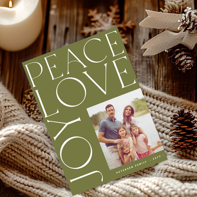 Tarjeta Festiva Peace Love Joy family photo green Christmas (Subido por el creador)
