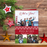 Tarjeta Festiva Peace Out 2023 What A Year 3 Collage de fotos - Re<br><div class="desc">"Peace Out 2023" "¡Qué año!", tres collages de fotos adornados con un símbolo de paz sólido y un patrón de contorno. Simplemente agregue su firma de nombre de familia al frente, mensaje único, cierre y firma interior. Diseño compuesto por Holiday Hearts Designs (derechos reservados). Fotos de marcador de posición de...</div>