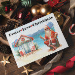 Tarjeta Festiva Peach Love Navidades Santa Beach<br><div class="desc">Este diseño puede ser personalizado en el área proporcionada cambiando la foto y/o el texto. O puede personalizarse haciendo clic en Personalizar esta plantilla y, a continuación, eligiendo la opción de hacer clic en el personalizar y eliminando o cambiando el color del fondo, agregando texto, cambiando el color o estilo...</div>