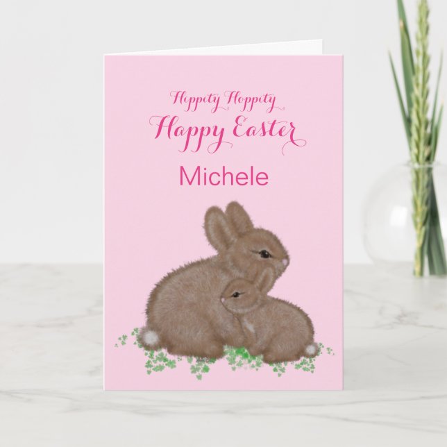 Tarjeta Festiva Pequeños conejitos de madera en pascua rosa trinit (Anverso)