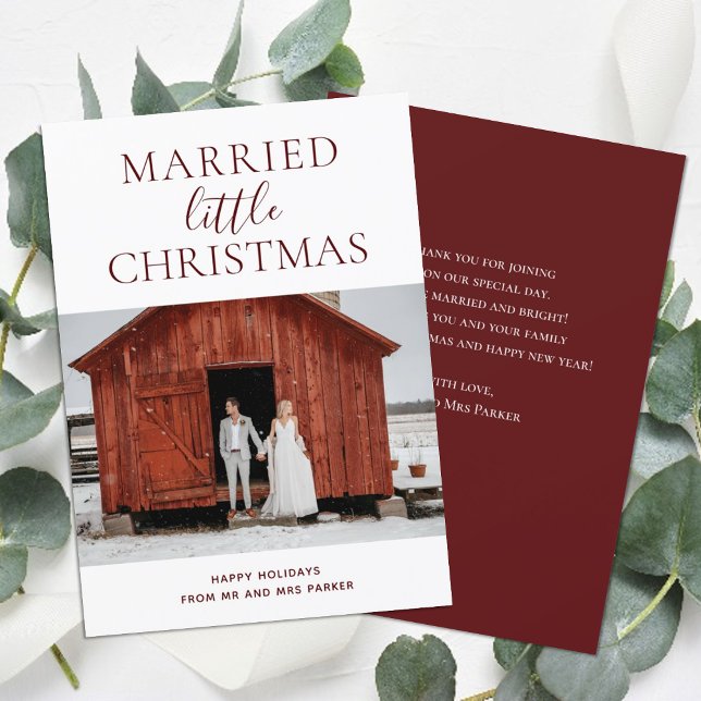 Tarjeta Festiva Pequeños Navidades casados rojo guión moderno foto (Subido por el creador)