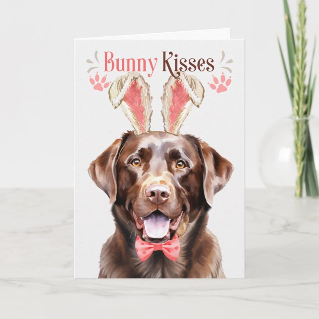 Tarjeta Festiva Perro de chocolate Labrador en orejas de conejito  (Anverso)