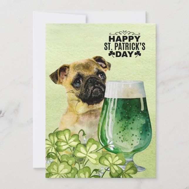 Tarjeta Festiva Perro PUG Día de San Patricio con Sombrero y Cerve (Anverso)