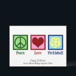 Tarjeta Festiva Personalizable de Peace Love Pickleball Cute<br><div class="desc">Tarjeta de vacaciones Peace Love Pickleball para un jugador de piquetes con un lindo signo de paz,  corazón y una bola amarilla para el deporte. Personaliza con tu propio mensaje Happy Holidays para las tarjetas de Navidades de los clubes de bonito.</div>